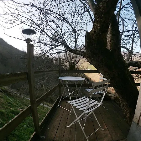 Dans Un Pommier Campsite Boutx